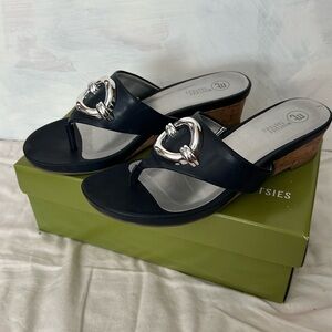 blue sandals Mootsie Tootsie size 8